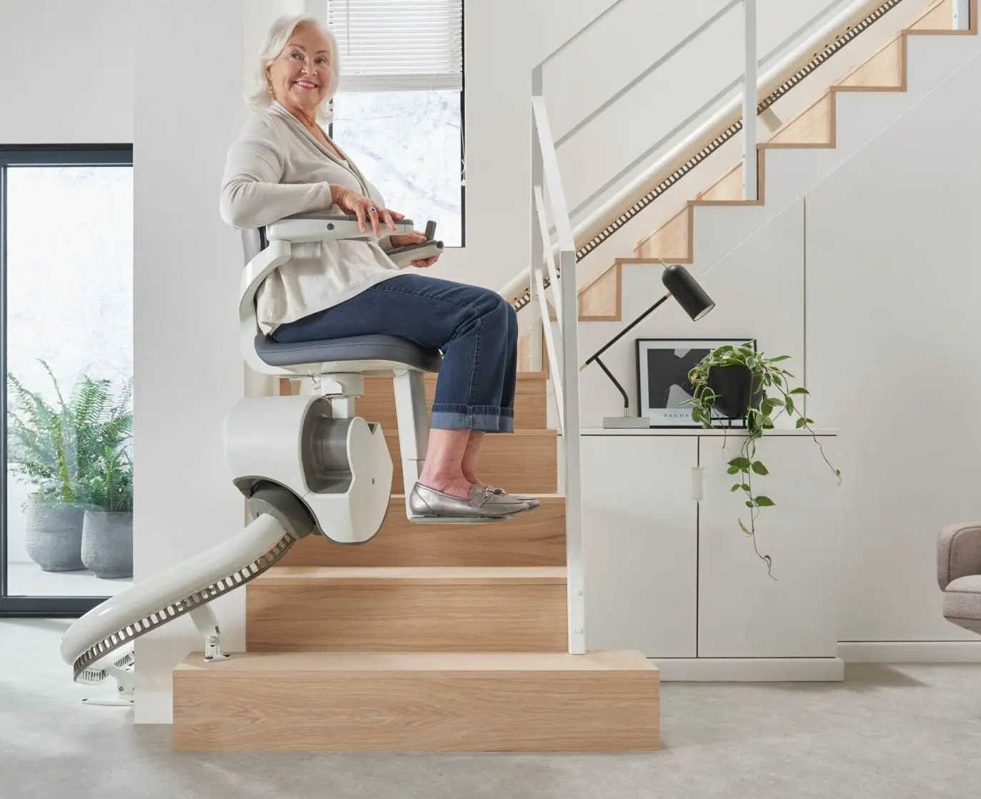 Flow-X_Auf_Treppe_Mit_Nutzer-18ebdb51-1920w